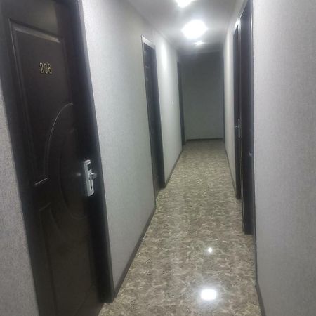 Hotel Leader Tbiliszi Kültér fotó
