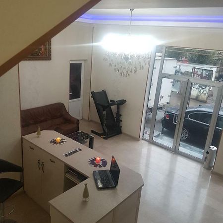 Hotel Leader Tbiliszi Kültér fotó