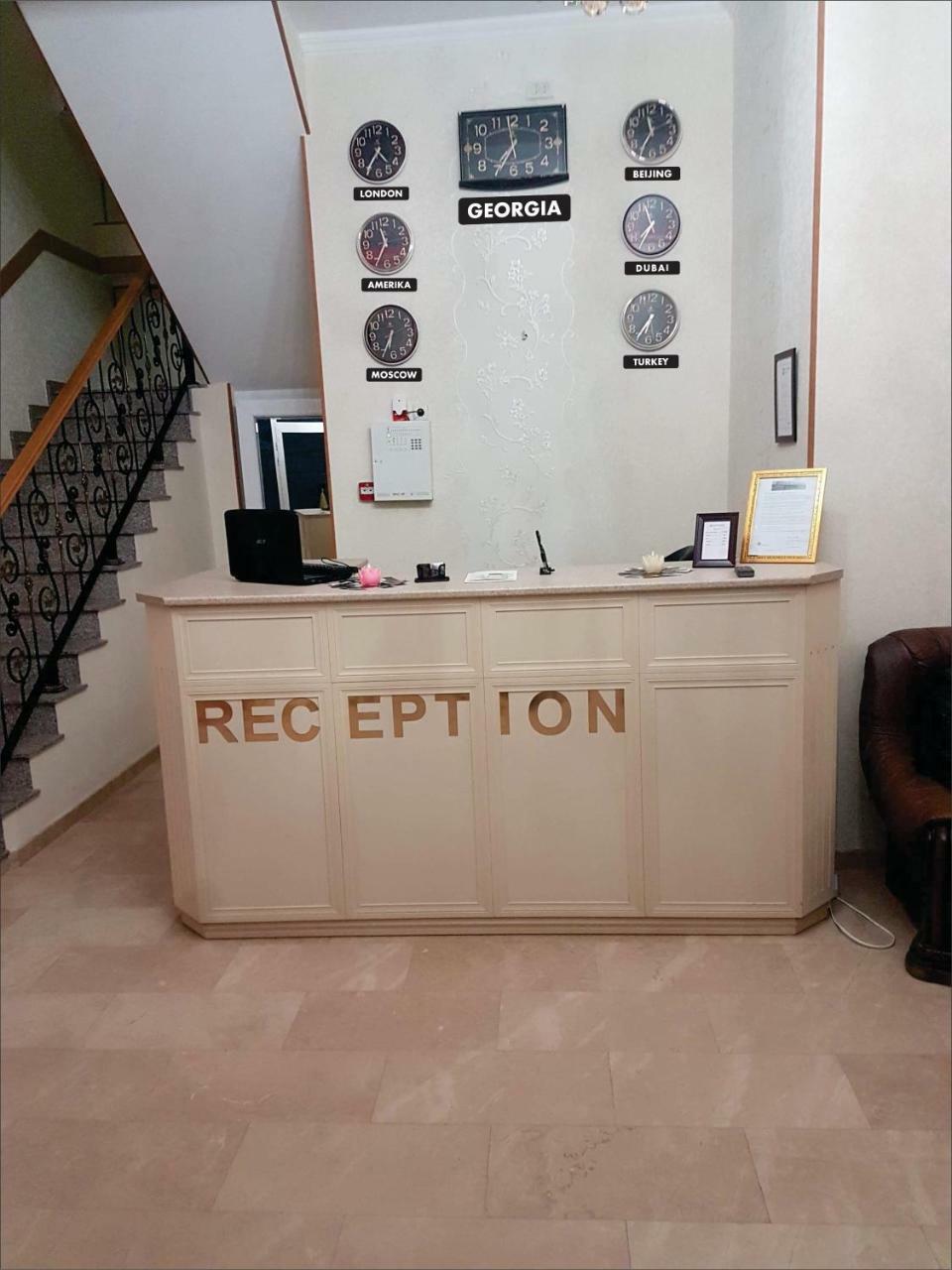 Hotel Leader Tbiliszi Kültér fotó