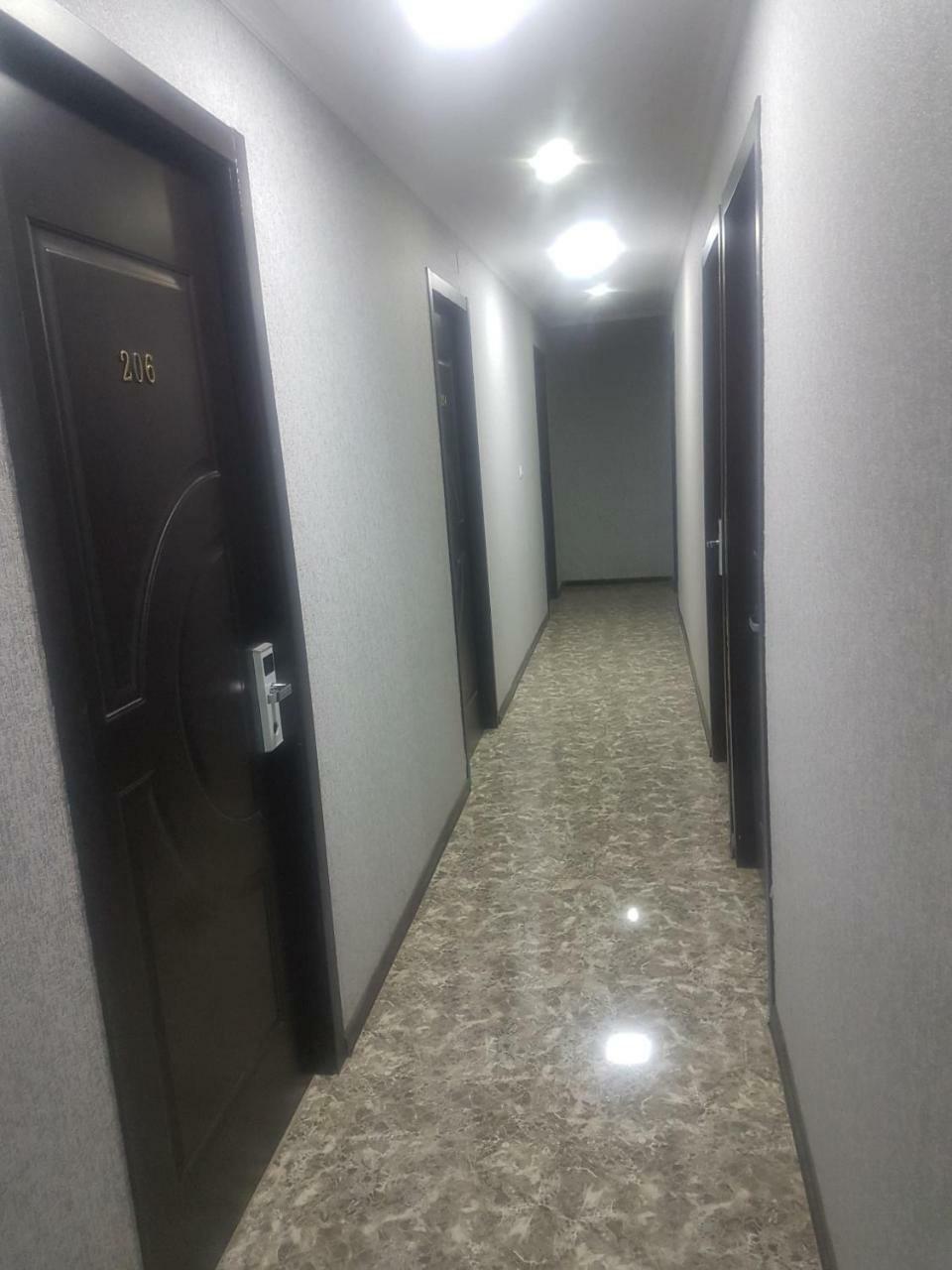 Hotel Leader Tbiliszi Kültér fotó