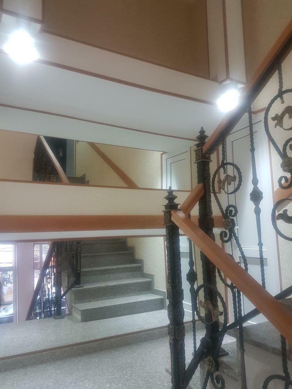 Hotel Leader Tbiliszi Kültér fotó