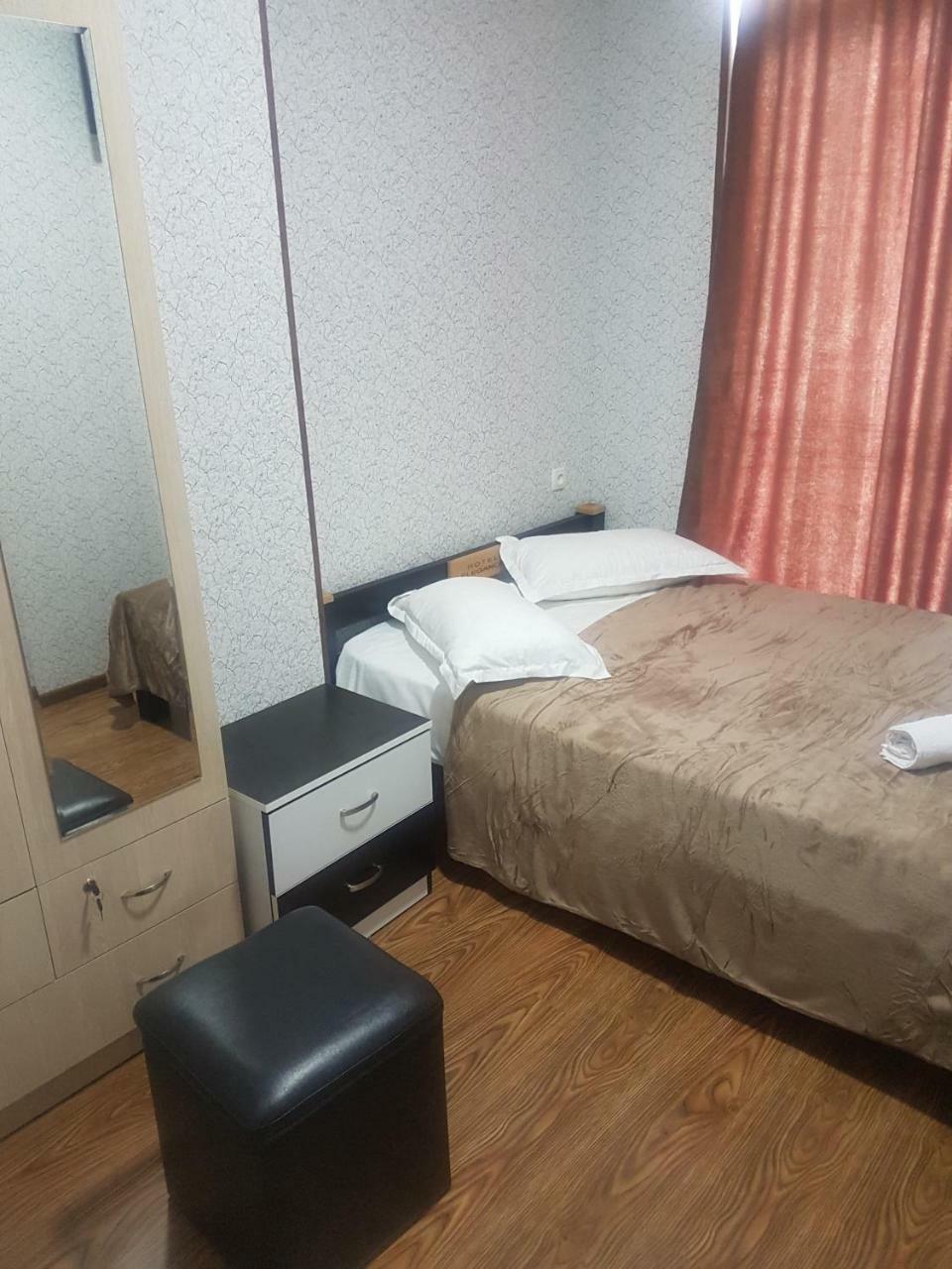 Hotel Leader Tbiliszi Kültér fotó