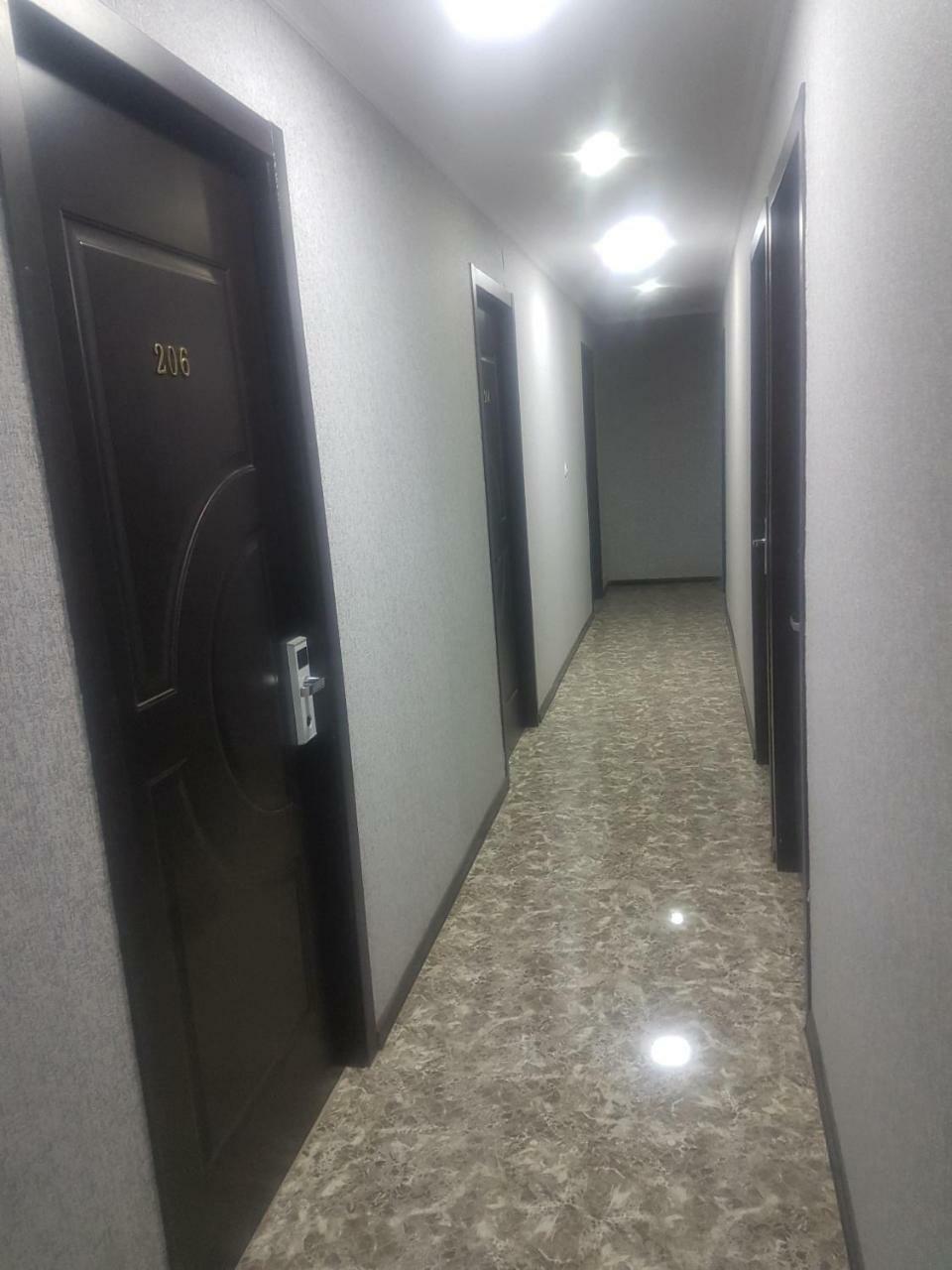 Hotel Leader Tbiliszi Kültér fotó