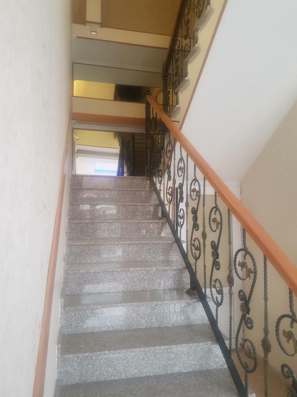 Hotel Leader Tbiliszi Kültér fotó