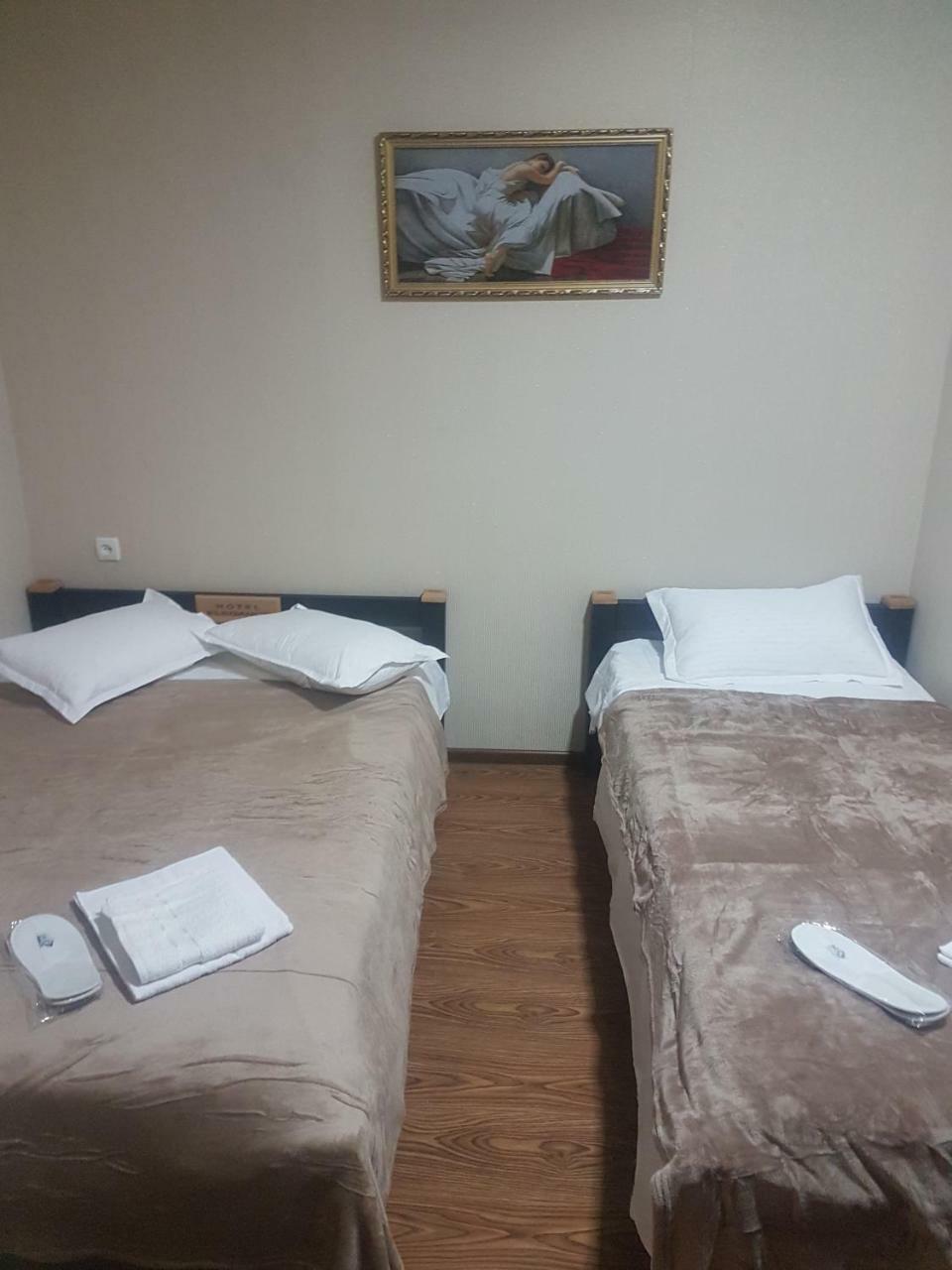 Hotel Leader Tbiliszi Kültér fotó