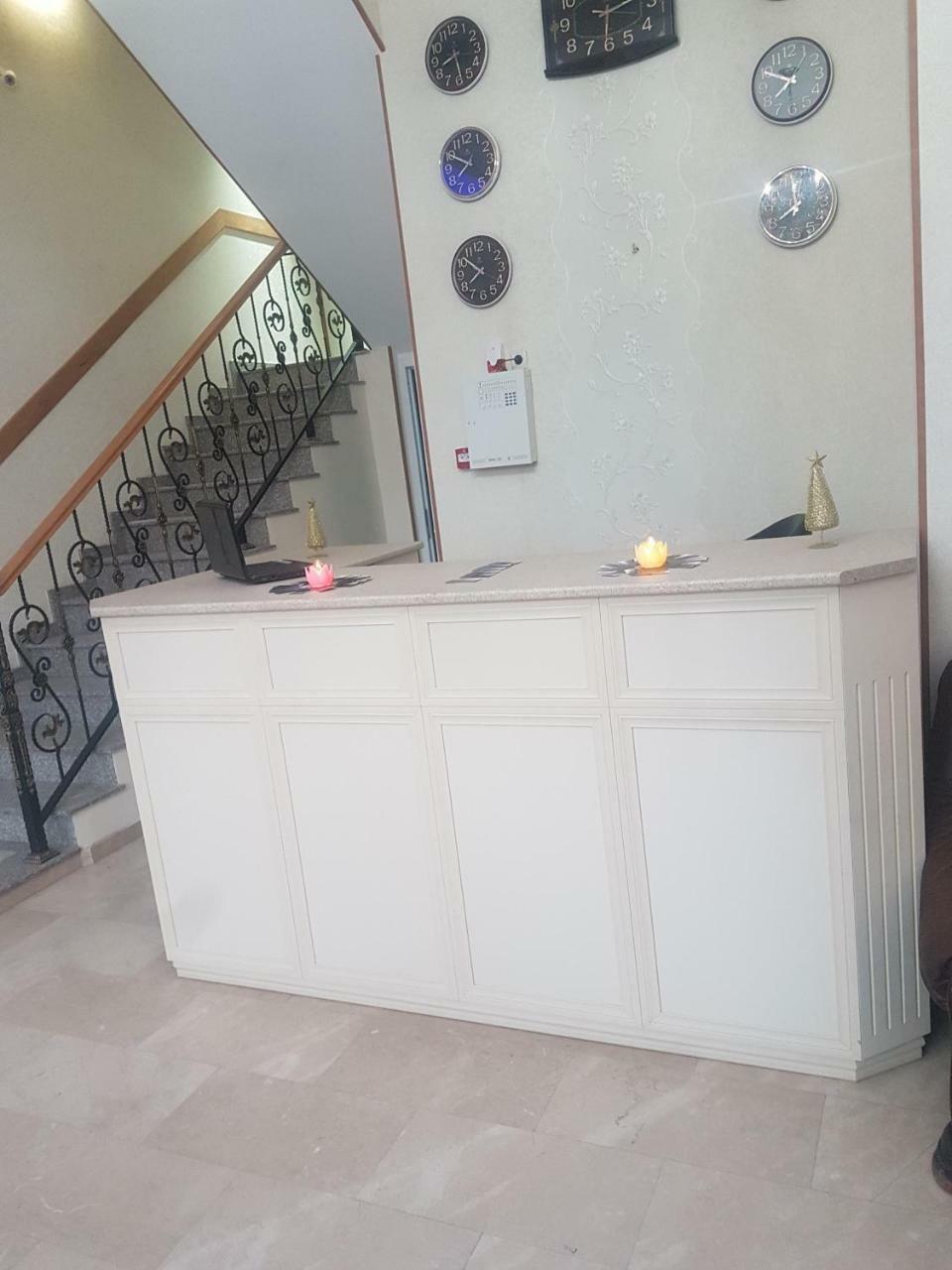 Hotel Leader Tbiliszi Kültér fotó